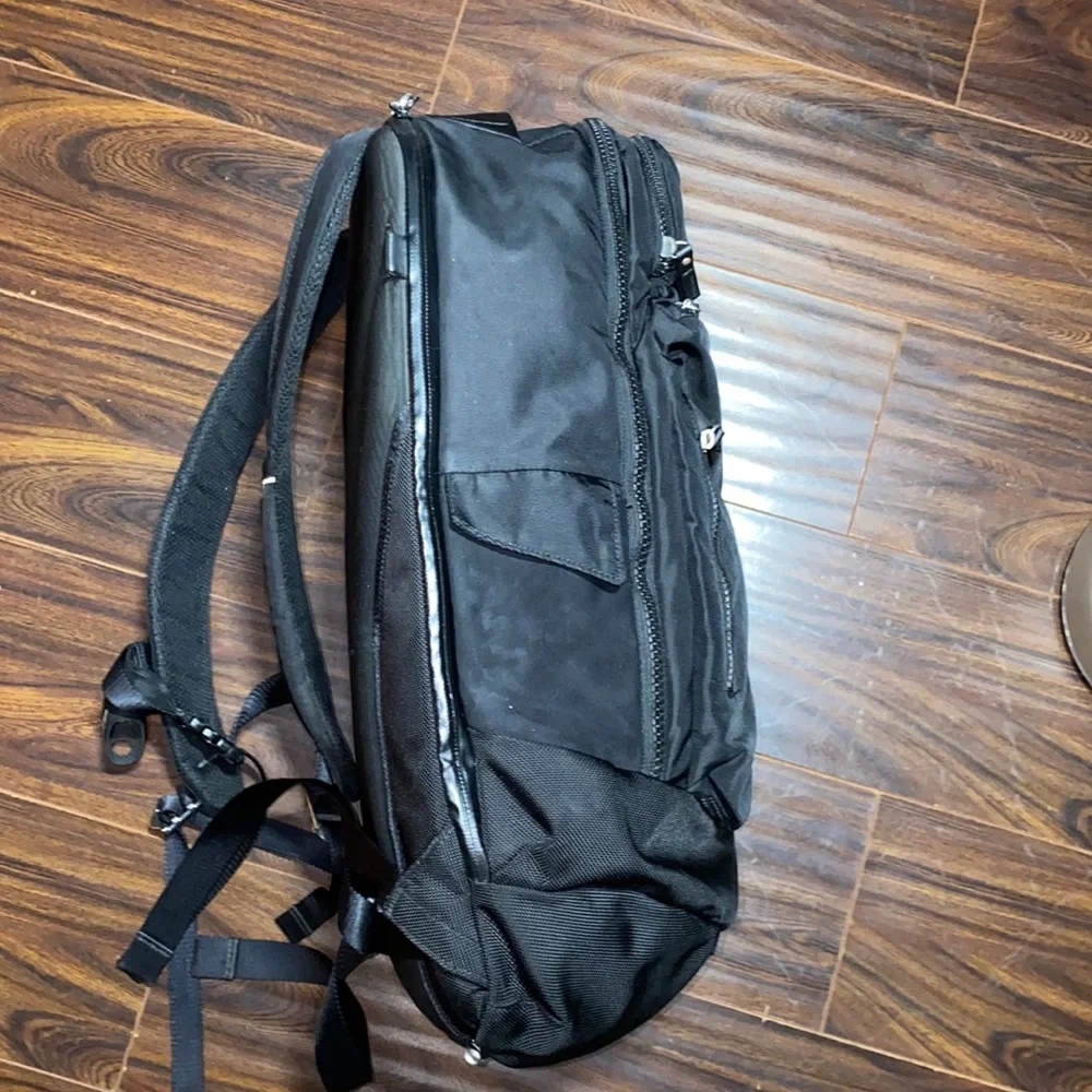 lululemon athletica Navy Backpack. Solid black. Stock picture is with blue trim - Picture 4 of 16